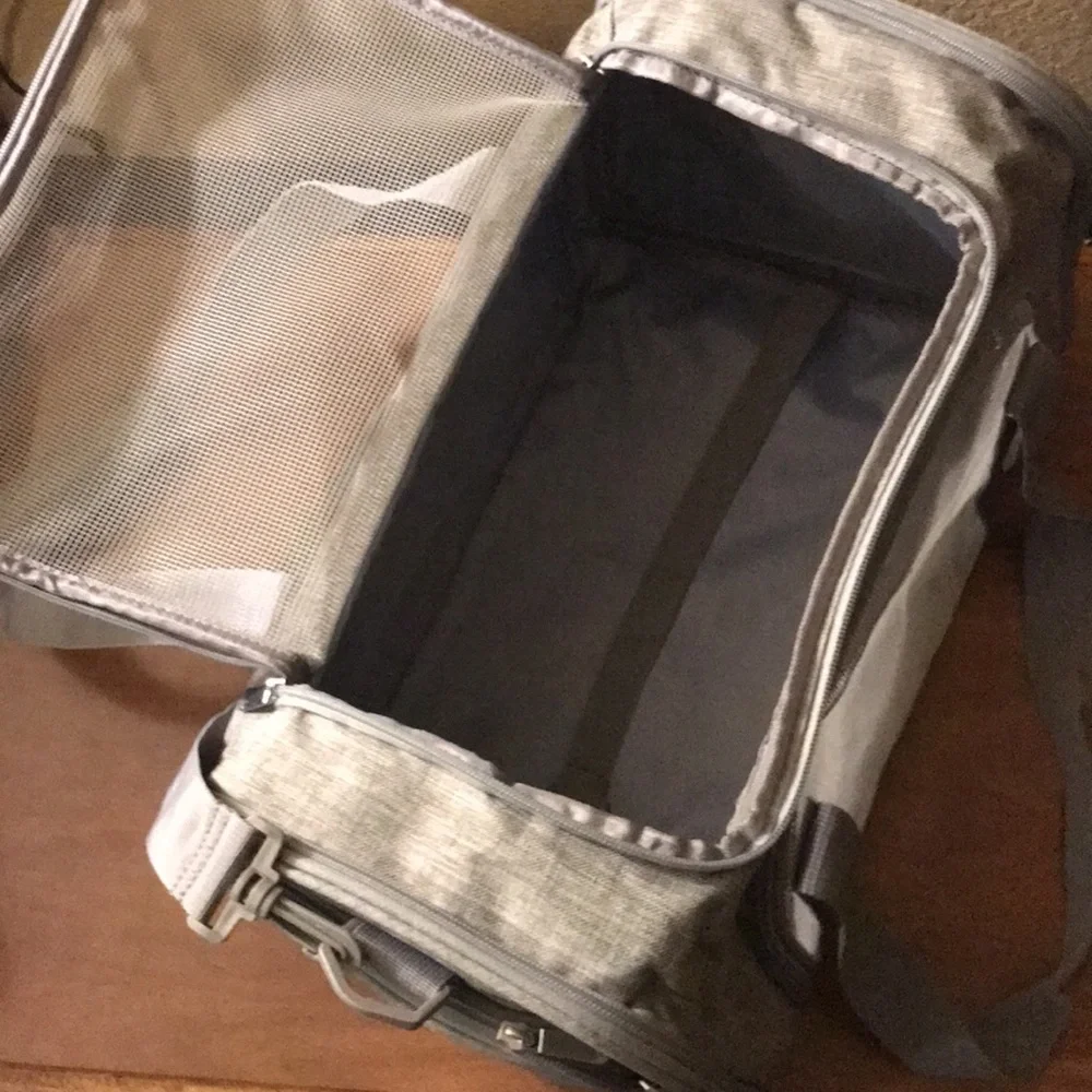 Collapsible Fabric Zipper Grey Pet Carrier Brand New Never Used NWOT